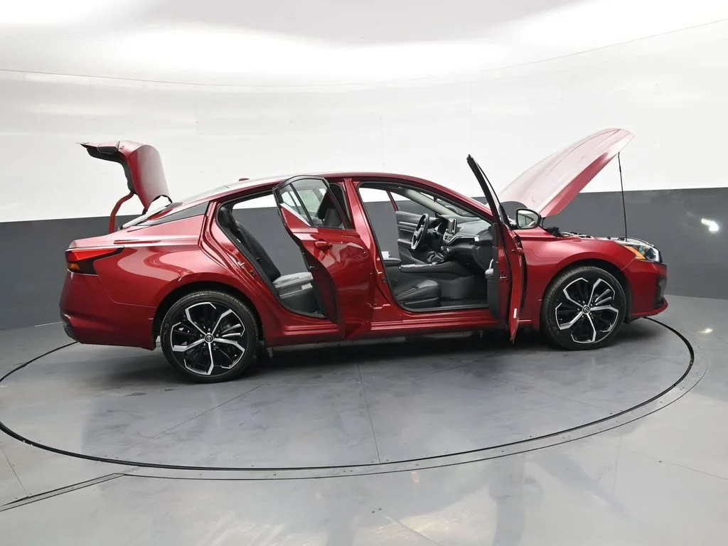 Used 2025 Red Nissan 2.5 SR image 50
