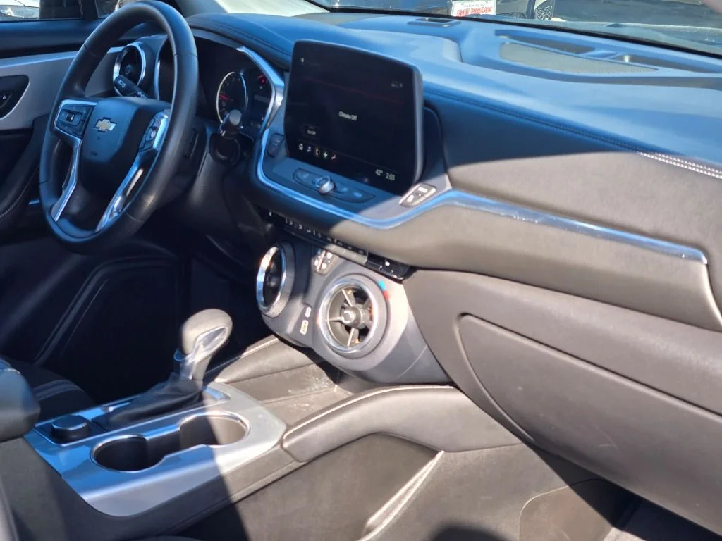 Used 2025 Black Chevrolet LT image 6