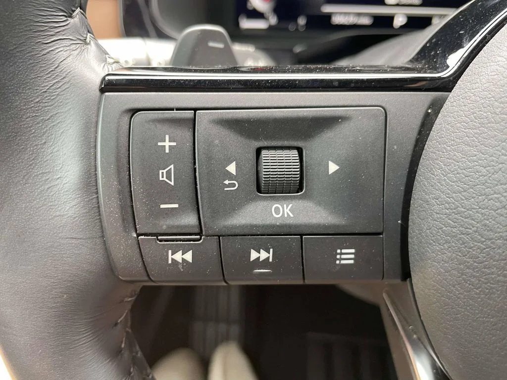 Certified Used 2023 White Nissan Platinum image 26