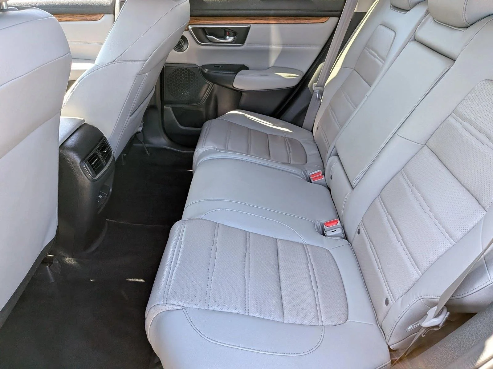 Used 2018 Silver/Gray Honda Touring image 17