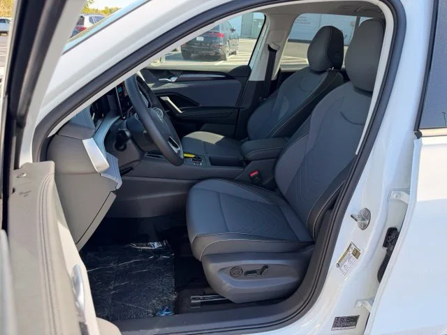 New 2026 Pure White Volkswagen 2.0T SE image 7