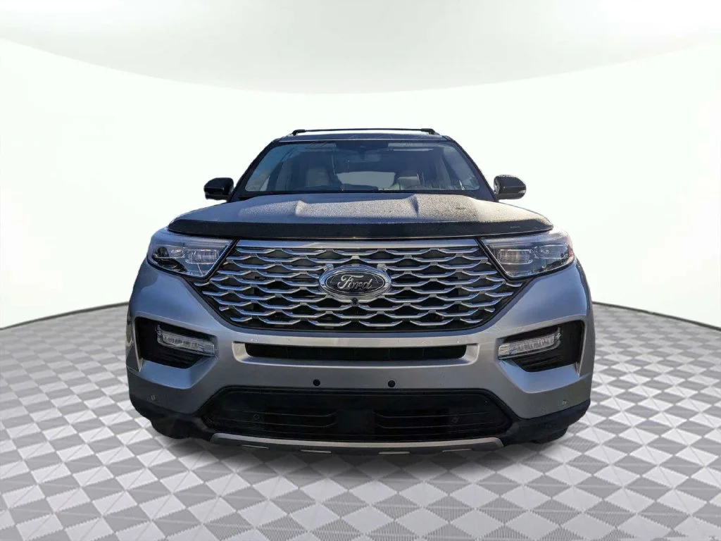 Used 2020 Silver Metallic Ford Platinum image 6