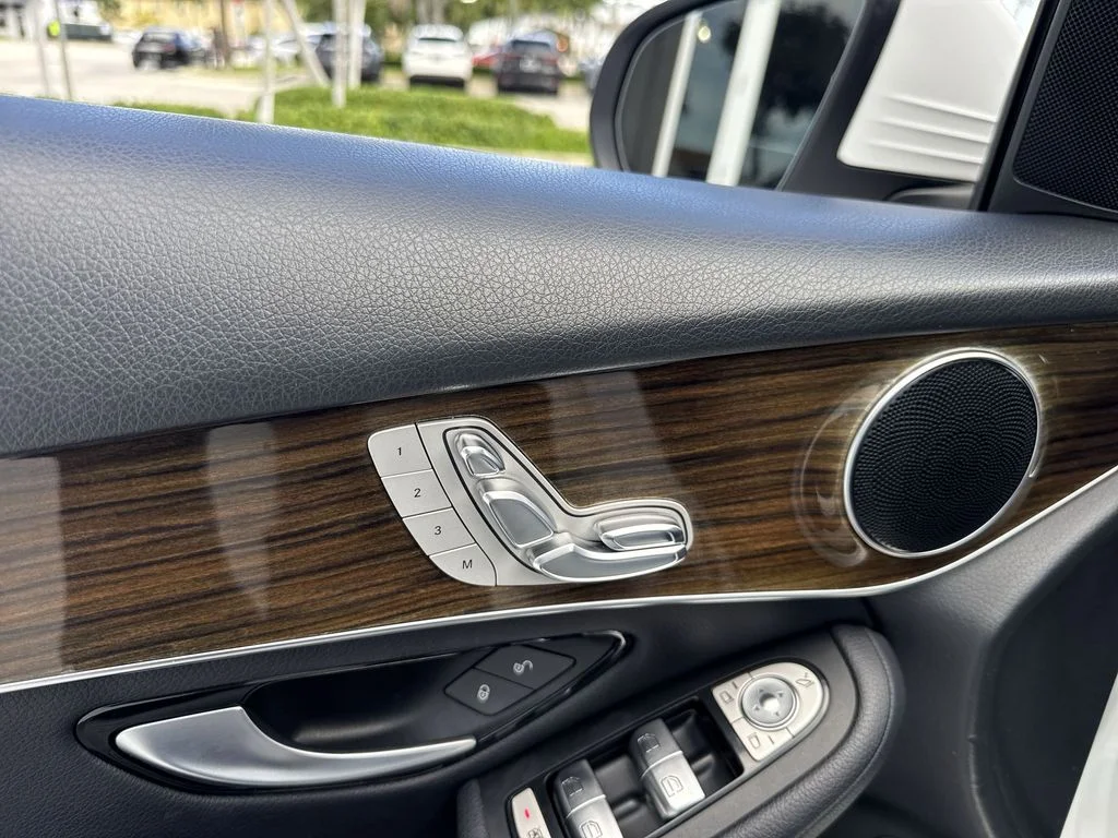 Used 2018 Polar White Mercedes-Benz GLC 300 image 41