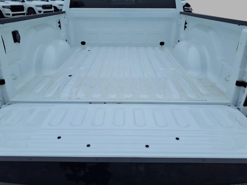New 2026 Bright White Clear-Coat Exterior Paint RAM Tradesman image 25