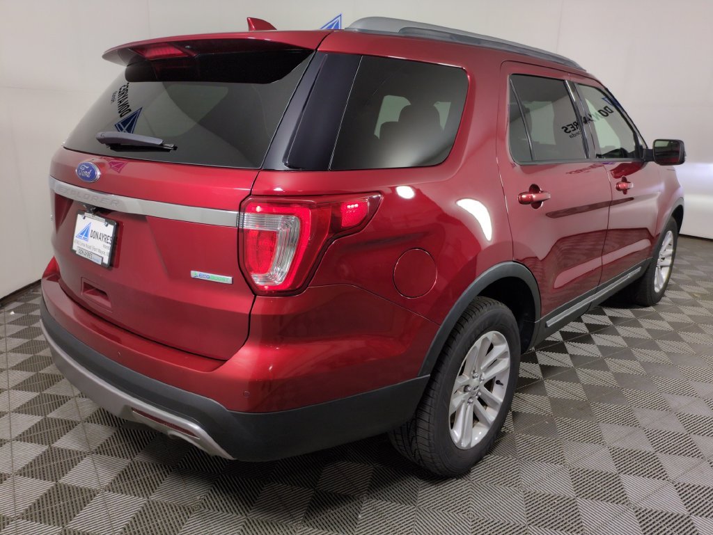 Used 2017 Ruby Red Metallic Ford XLT image 7