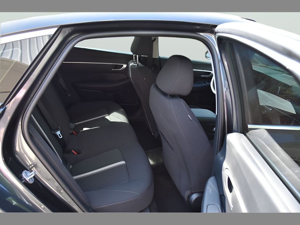 Used 2025 Portofino Gray Hyundai SE image 14