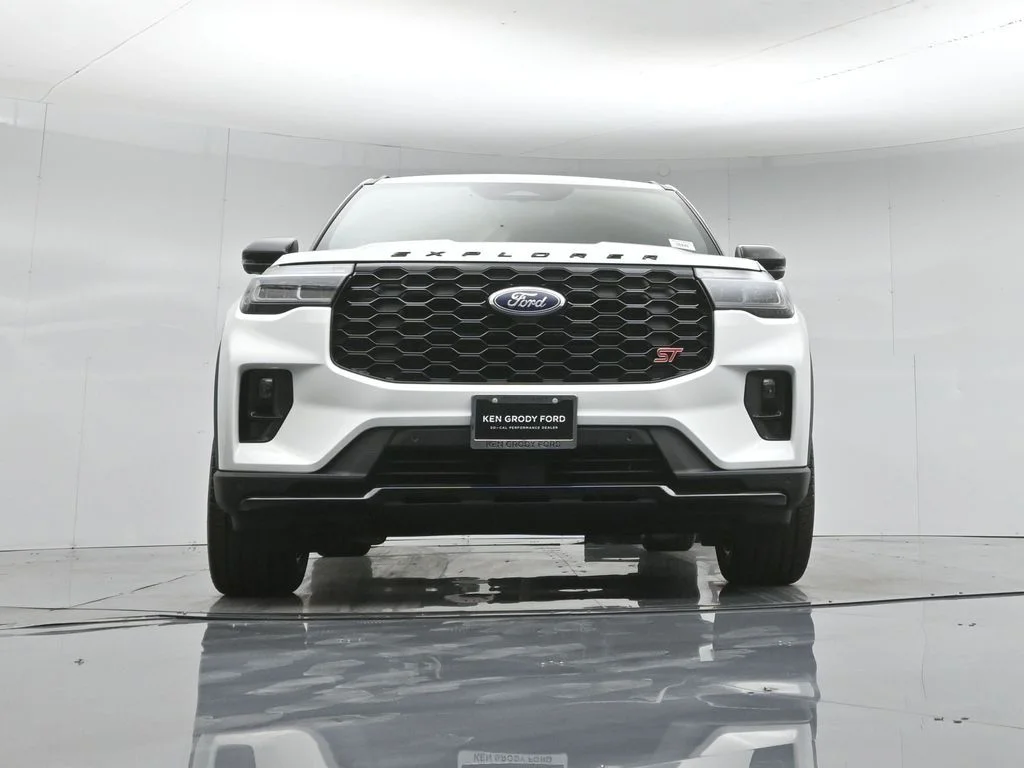 New 2026 Star White Metallic Tri-Coat Ford ST image 45