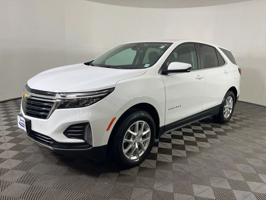 Used 2024 Summit White Chevrolet LT image 28