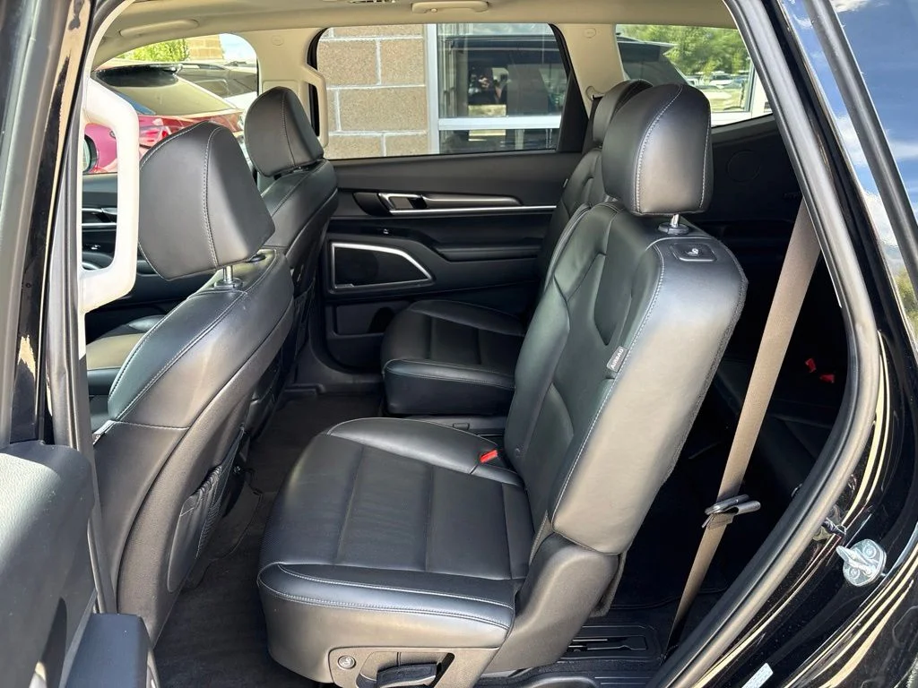 Used 2025 Black Kia S image 15