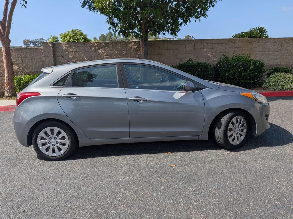 Used 2017 Gray Hyundai Base image 8
