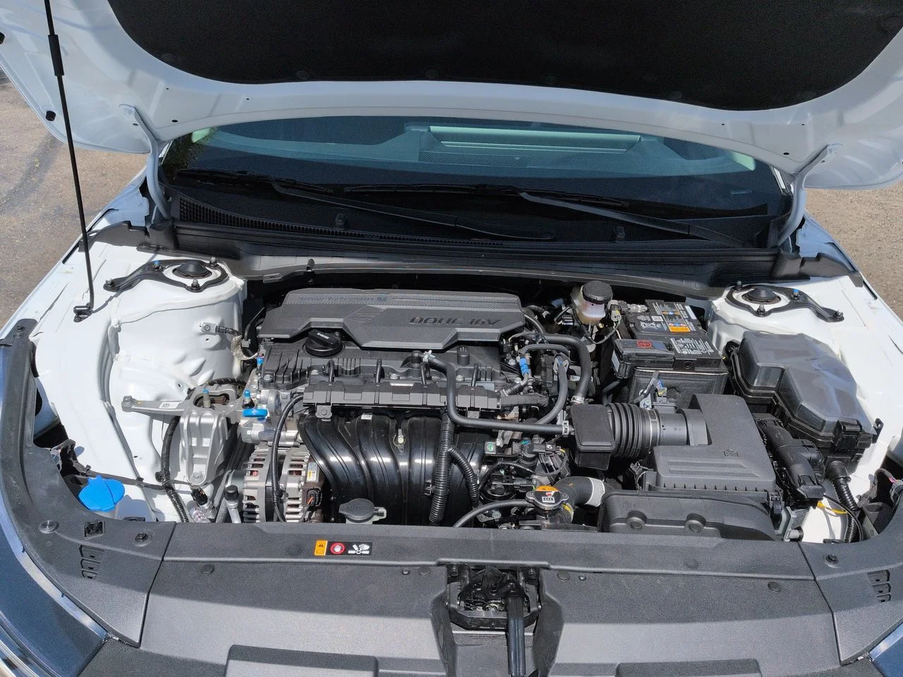New 2026 Snow White Pearl Kia LXS image 31
