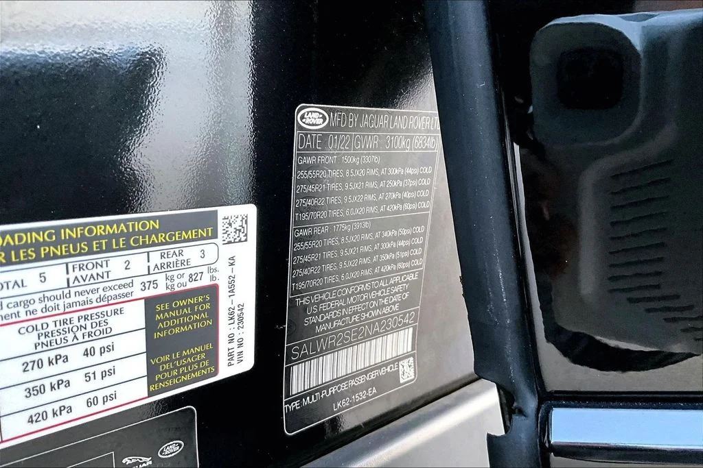 Used 2022 Black Land Rover HSE Dynamic image 17