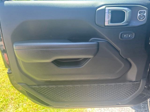 Used 2024 Black Jeep Sport S image 9