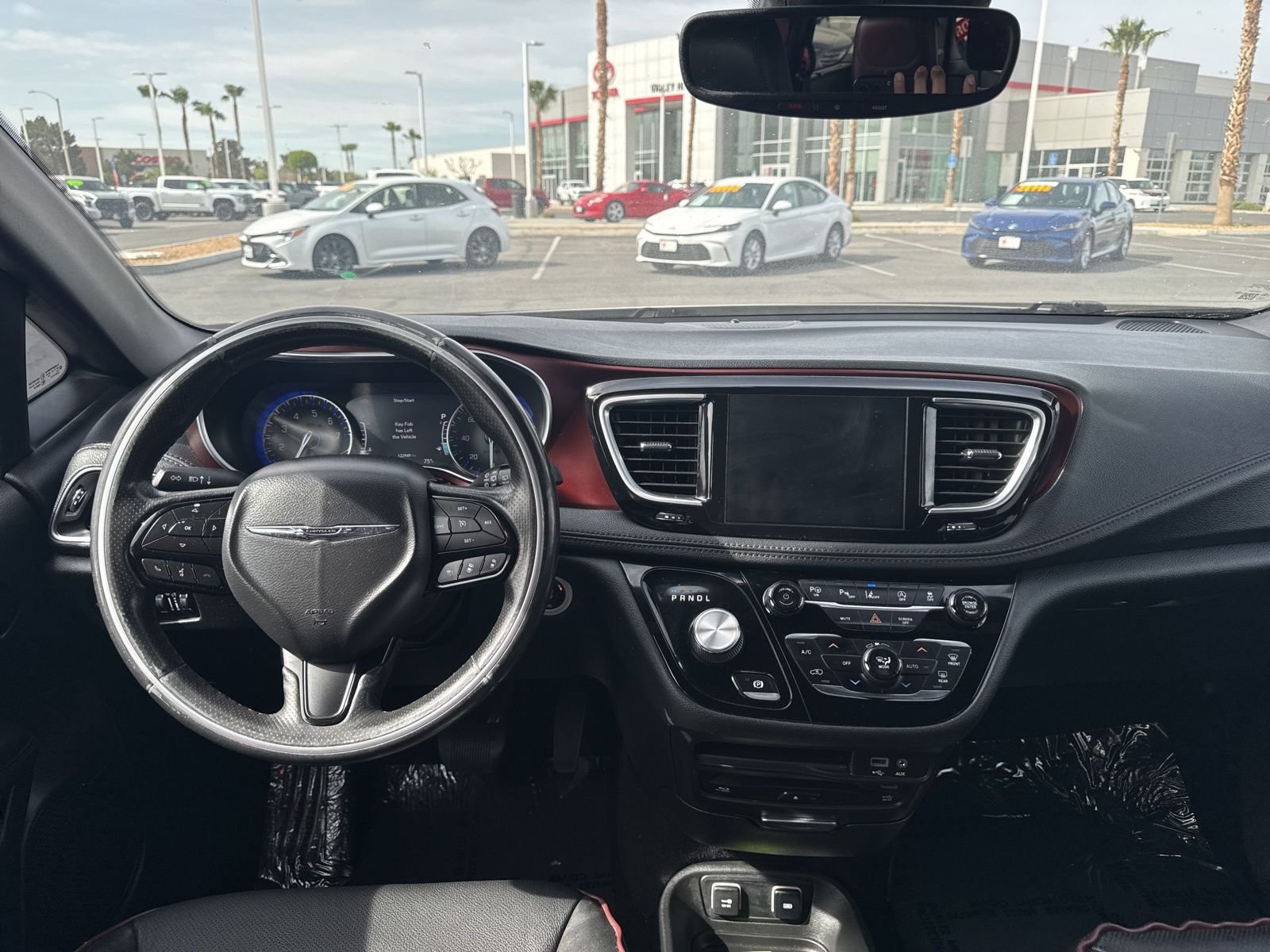 Used 2020 Bright White Clearcoat Chrysler Limited image 20