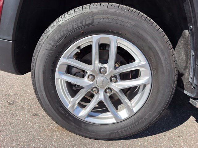 Used 2025 Velvet Red Pearlcoat Jeep Laredo X image 20