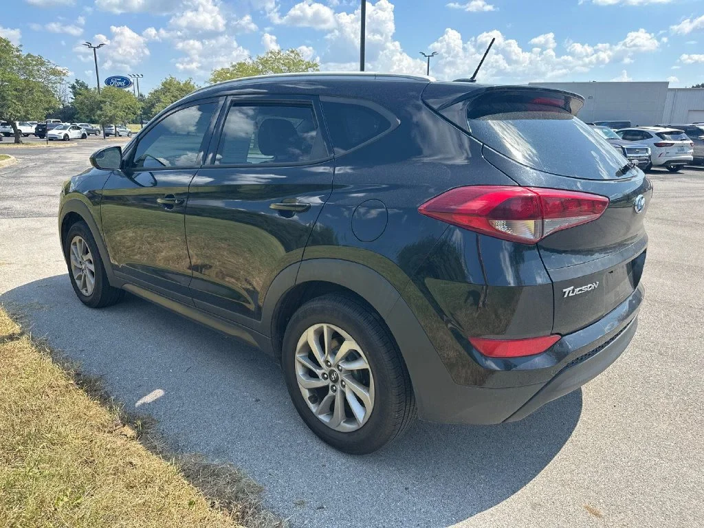 Used 2016 Gray Hyundai SE image 9