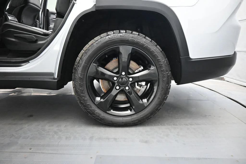 Certified Used 2021 Silver Jeep Altitude image 18