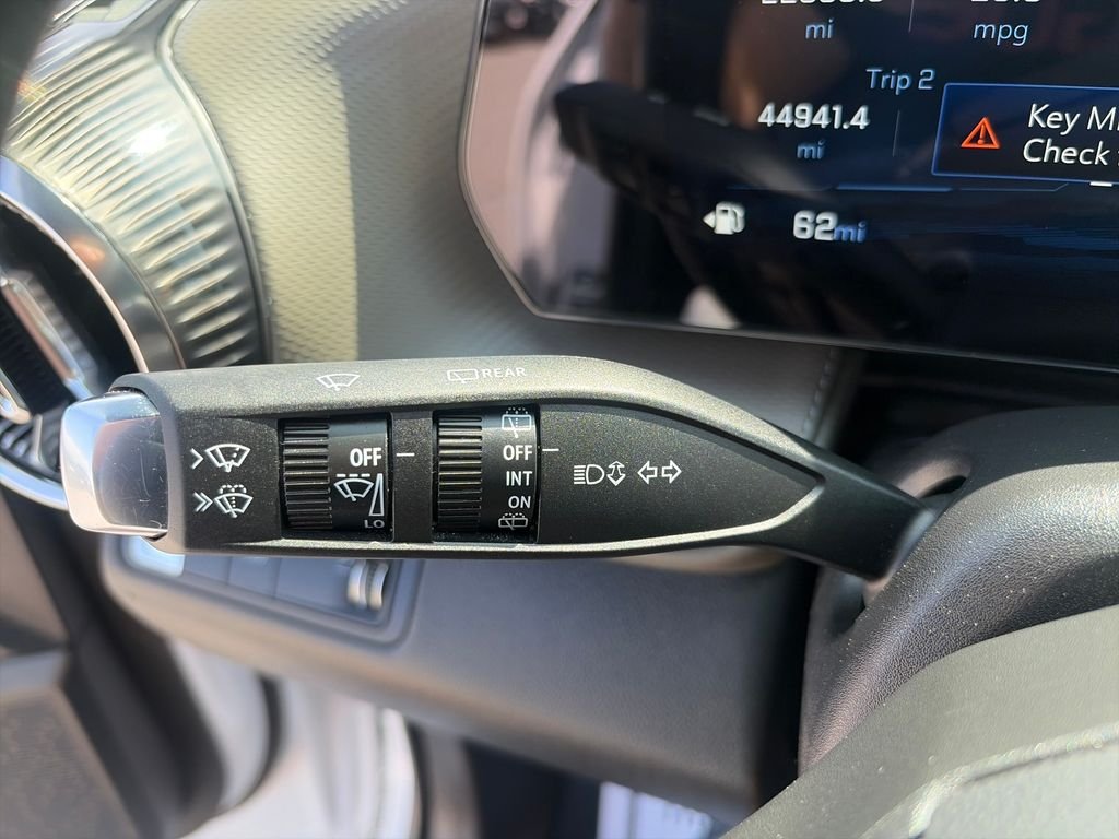 Used 2025 White Chevrolet LT image 33