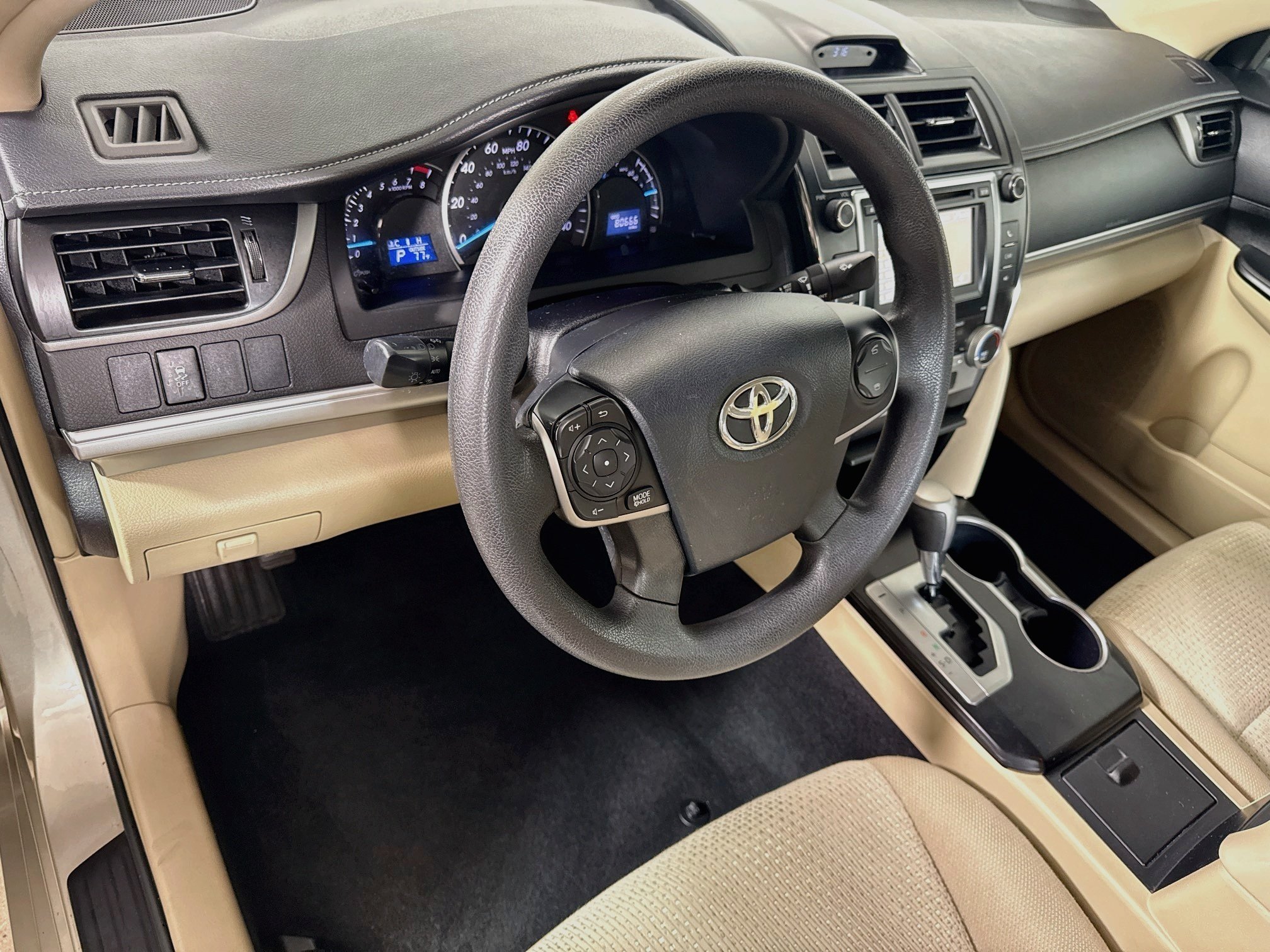 Used 2014 Creme Brulee Mica Toyota LE image 10