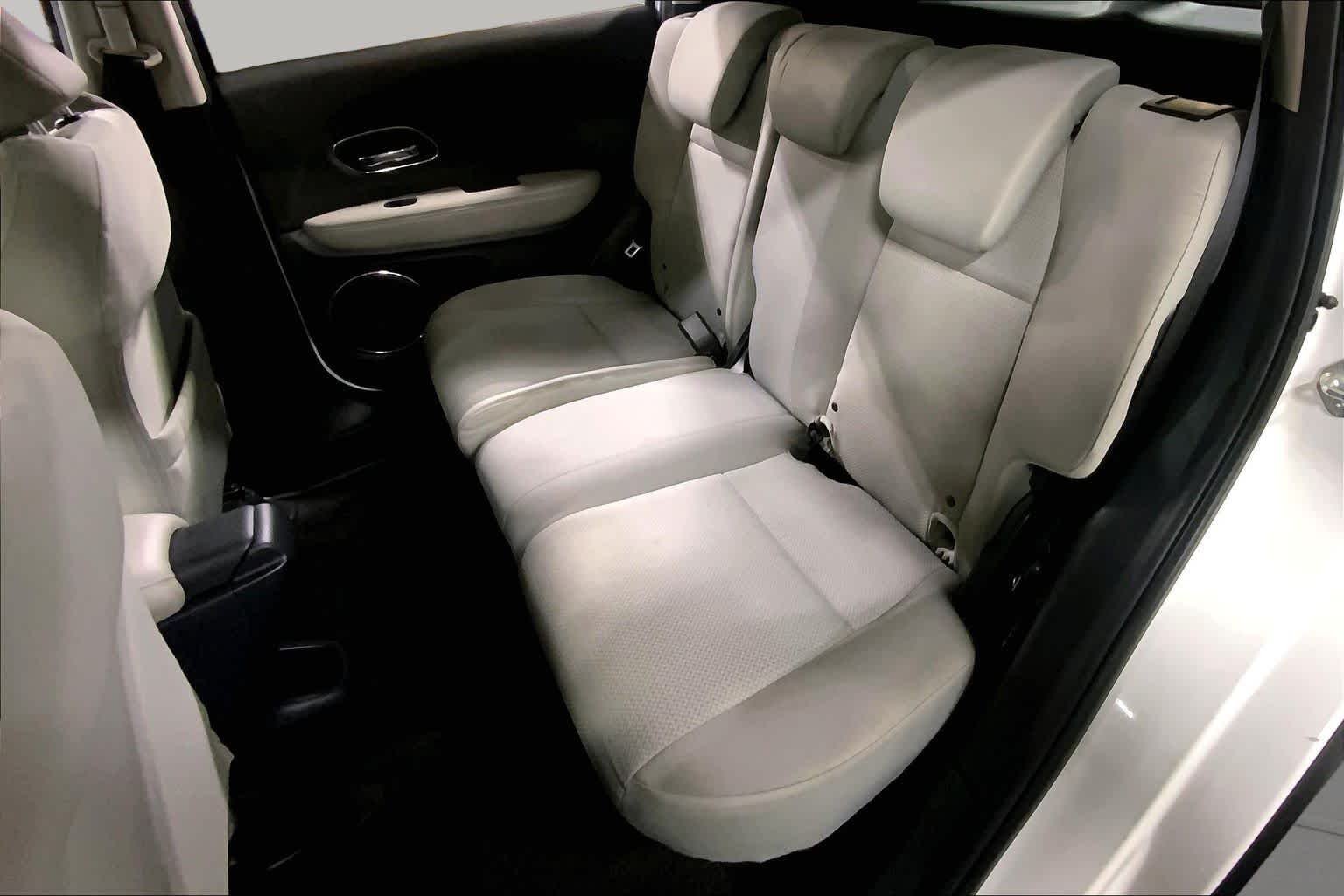 Used 2022 Platinum White Pearl Honda EX image 21