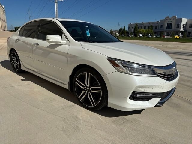 Used 2017 White Honda Touring image 3