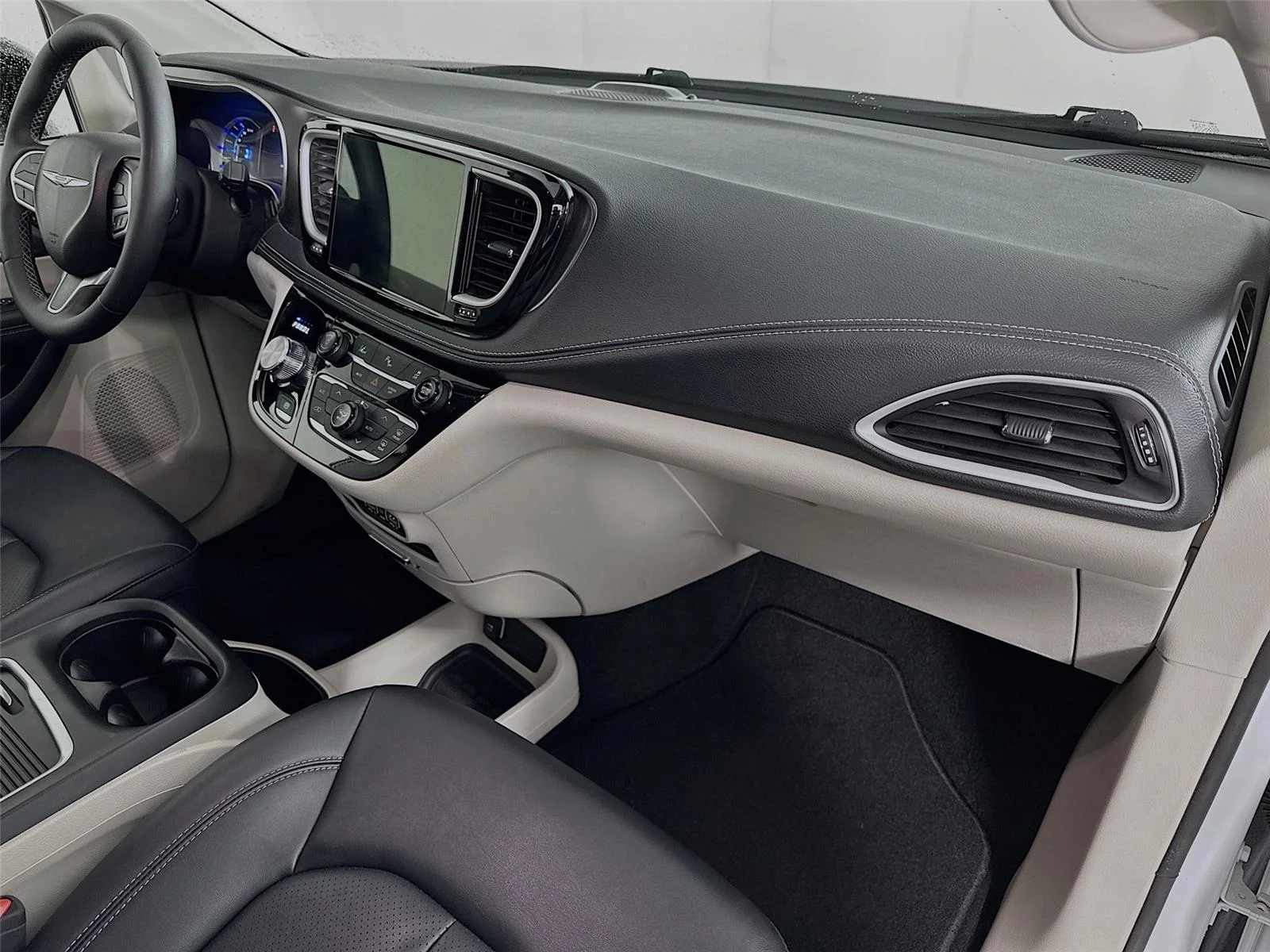 2024 Chrysler Pacifica PHEV Select - Photo 30