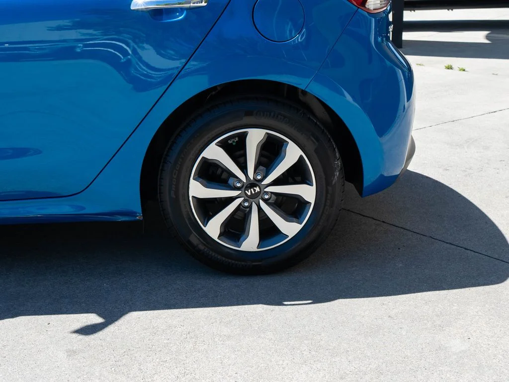 Used 2021 Blue Kia S image 27