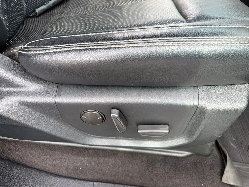 Used 2020 White Ford Lariat image 44