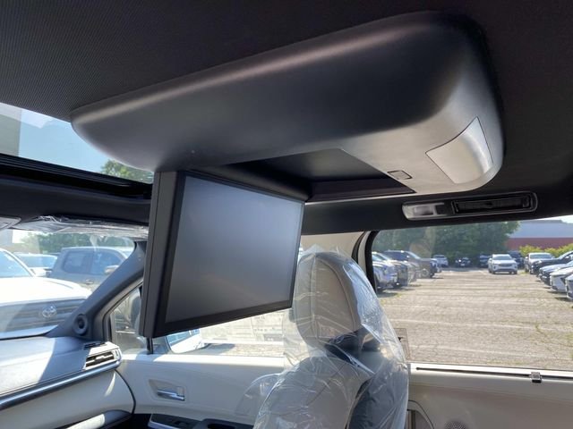 New 2026 Wind Chill Pearl Toyota Platinum image 8
