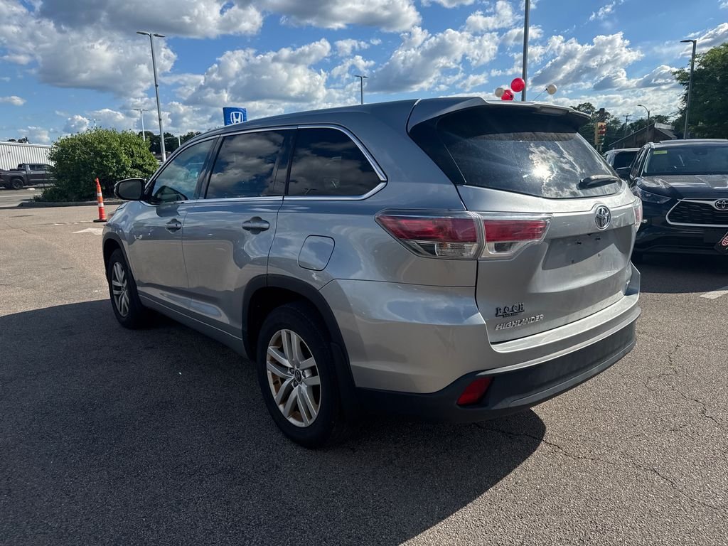 Used 2016 Silver Toyota LE V6 image 5