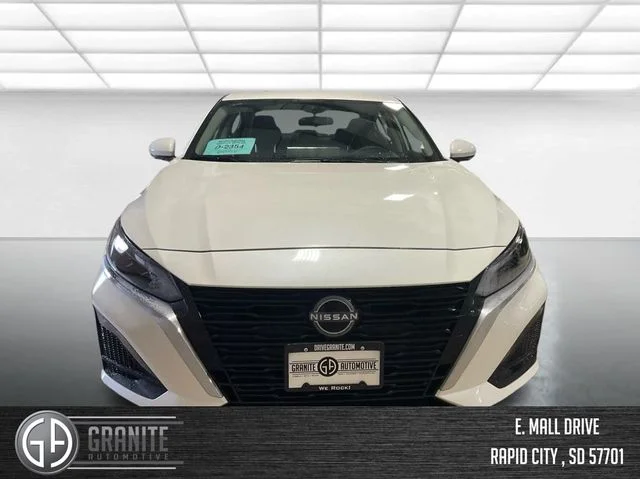 New 2025 White Nissan 2.5 SL image 3