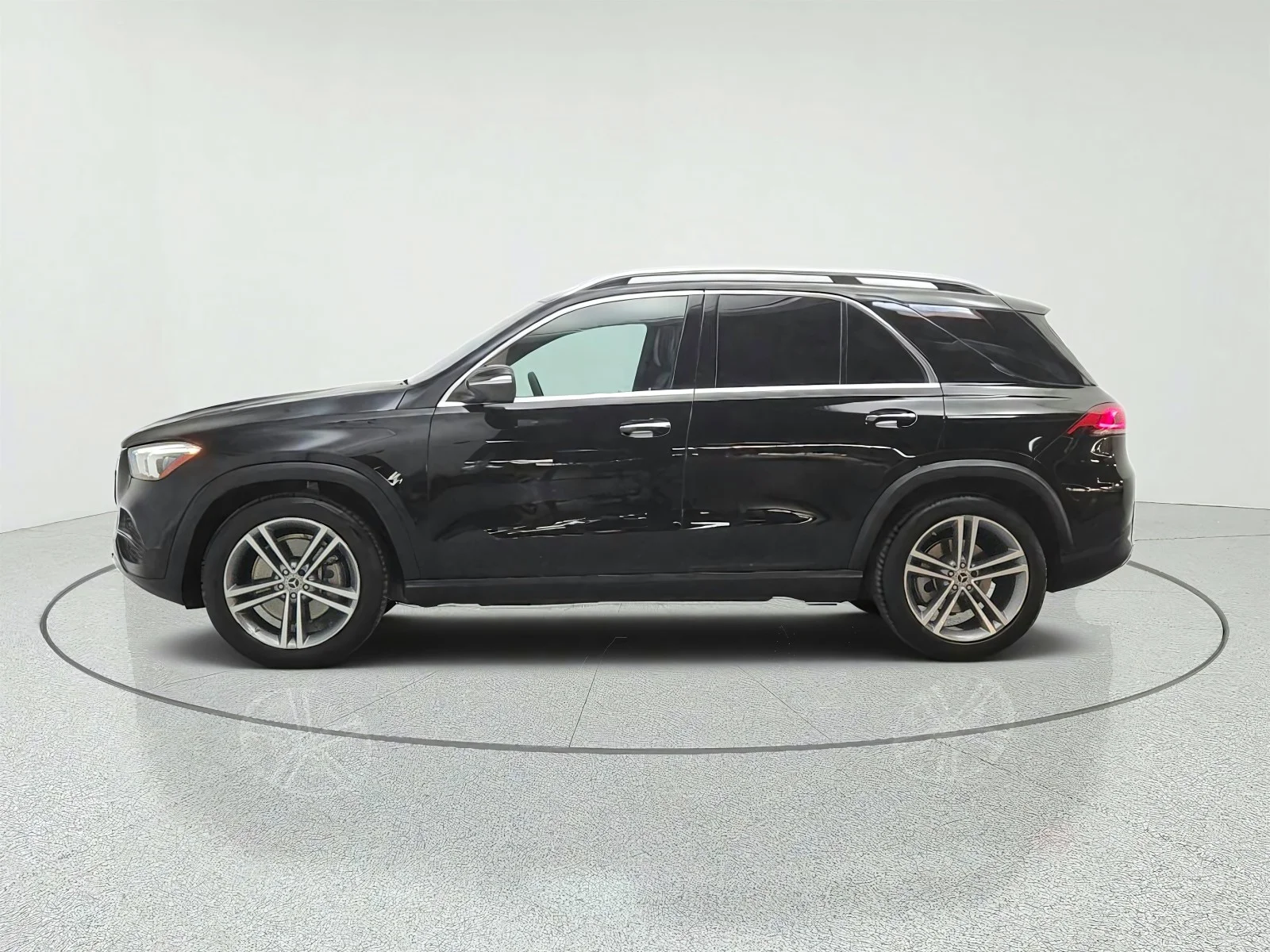 Used 2022 Black Mercedes-Benz GLE 450 4MATIC® SUV image 8
