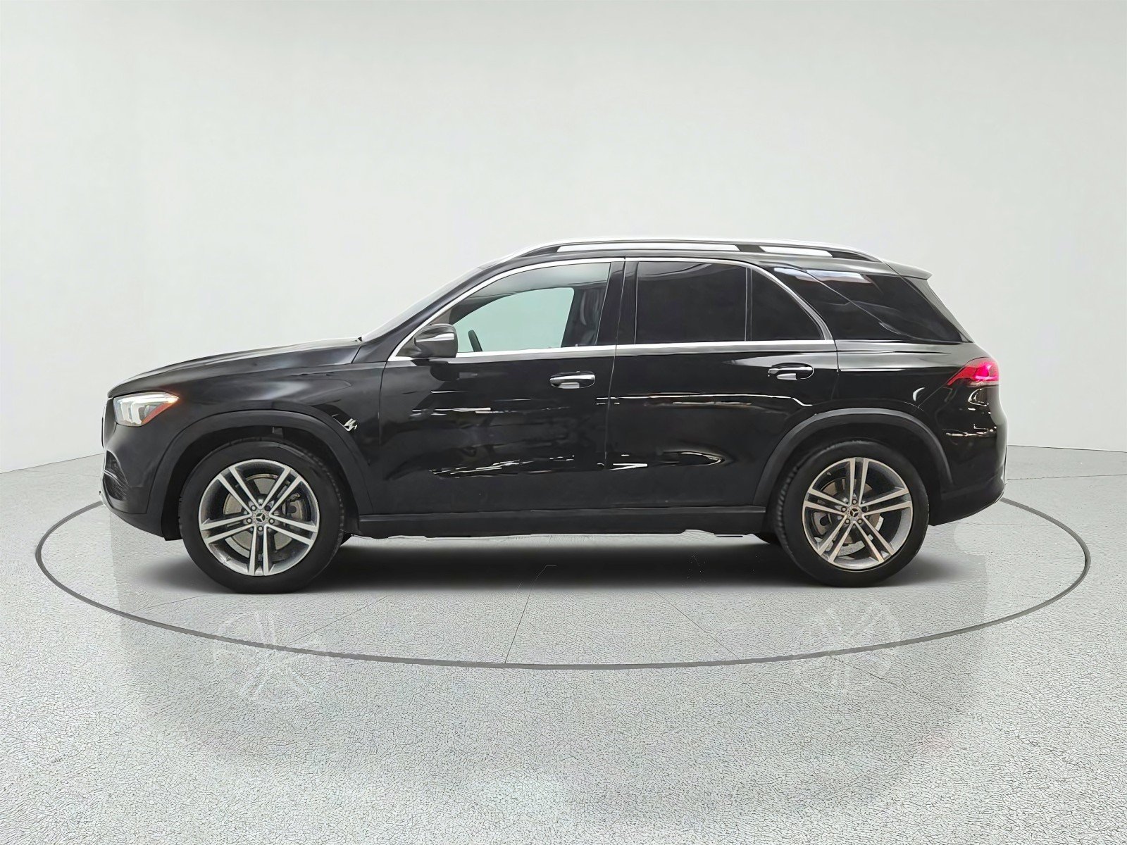 Used 2022 Black Mercedes-Benz GLE 450 4MATIC® SUV image 8