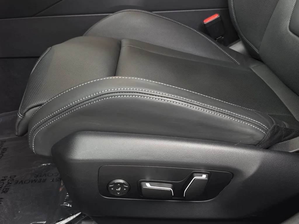 Used 2026 Alpine White BMW  image 31