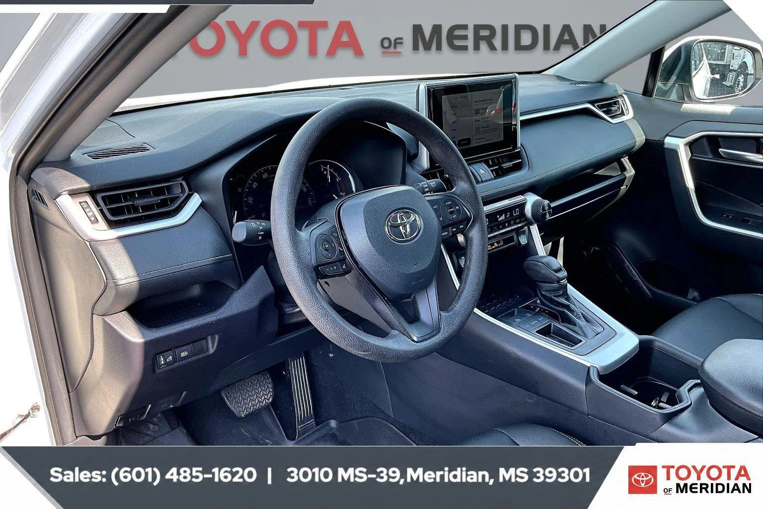 Used 2024 Ice Cap Toyota XLE image 12