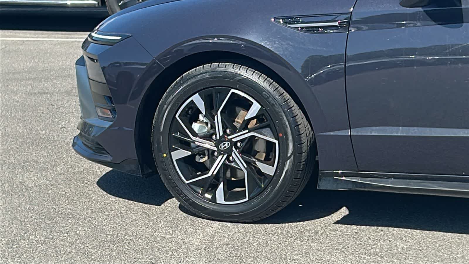 Certified Used 2025 Carbon Blue Hyundai SEL image 9