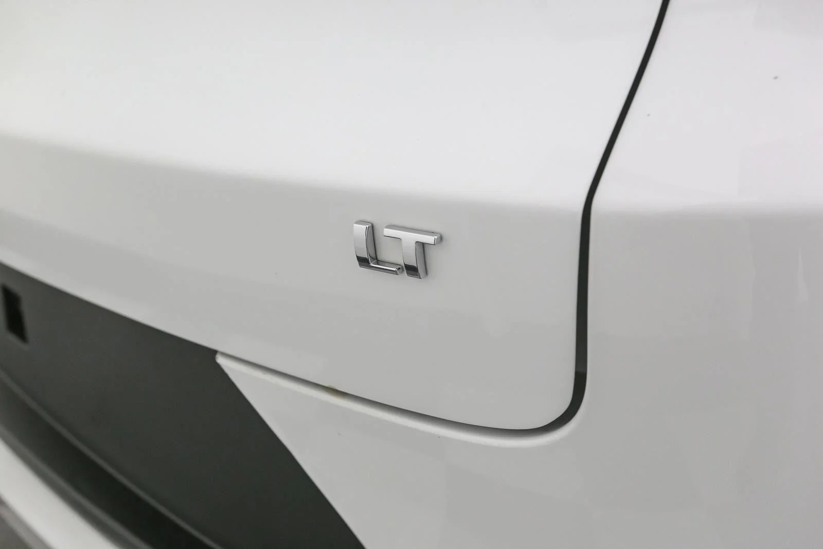 Used 2024 Summit White Chevrolet LT image 11