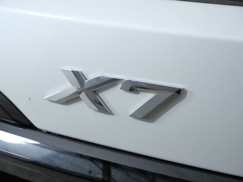 Used 2027 White BMW xDrive40i image 14