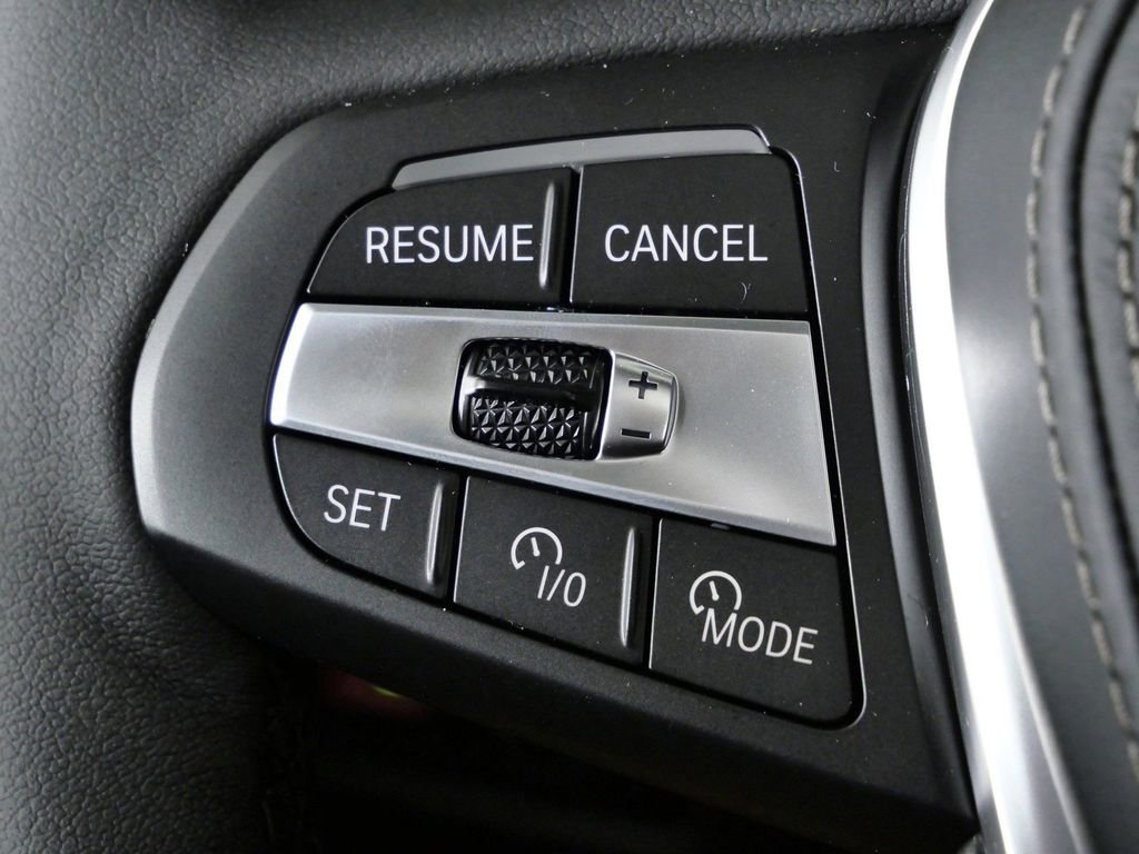 Used 2026 Skyscraper Grey Metallic BMW xDrive40i image 42