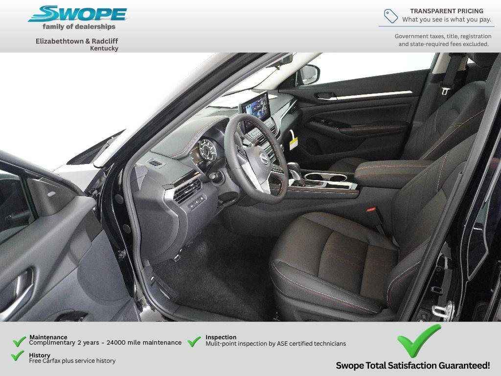 2025 Nissan Altima SR - Photo 10