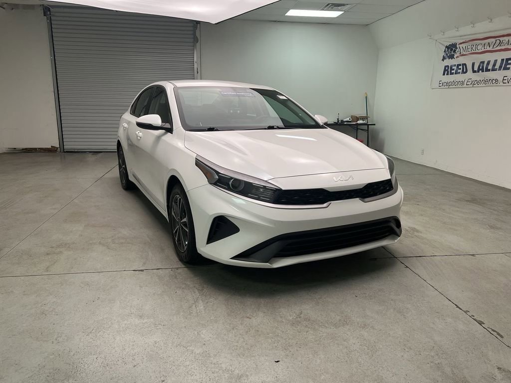 2024 Kia Forte LXS AT's photo