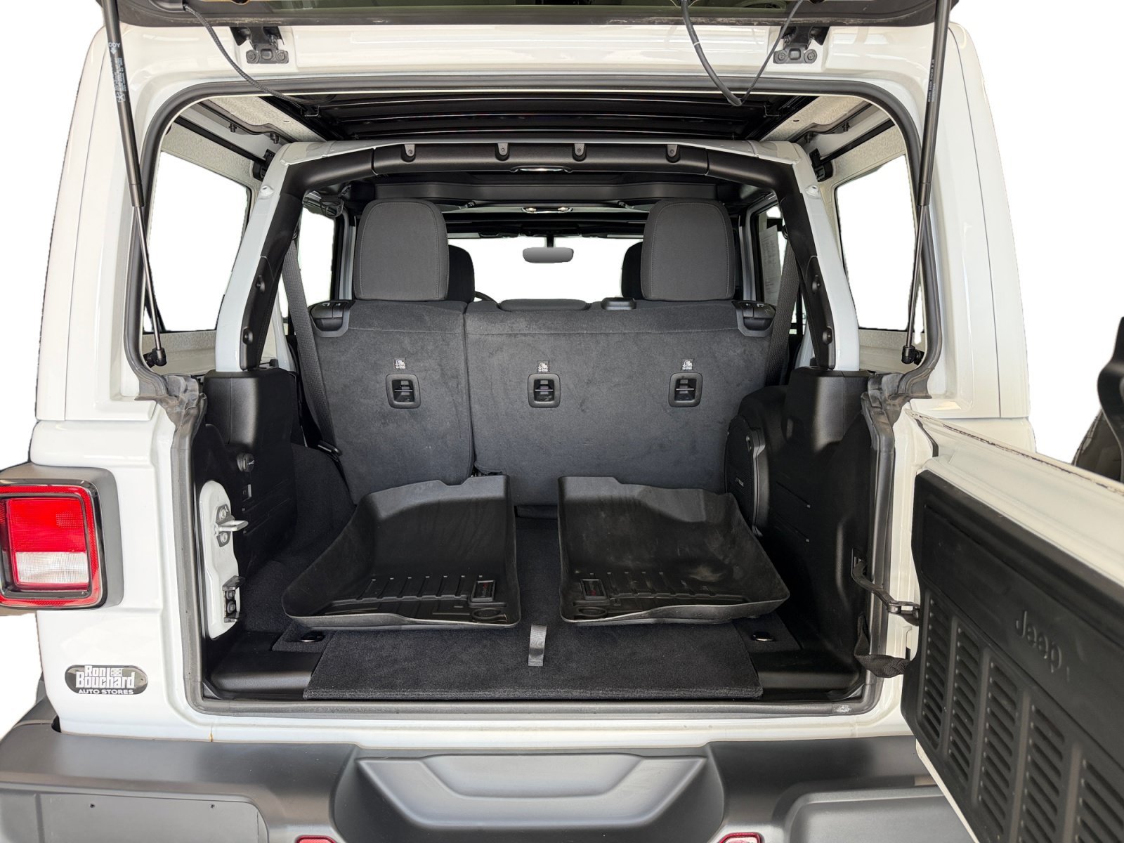 Used 2021 Bright White Clearcoat Jeep Unlimited Sahara image 37
