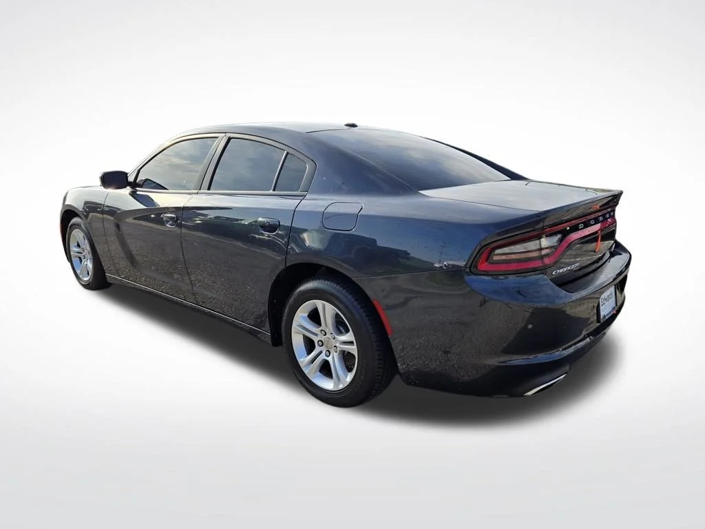 Used 2016 Gray Dodge SE image 6