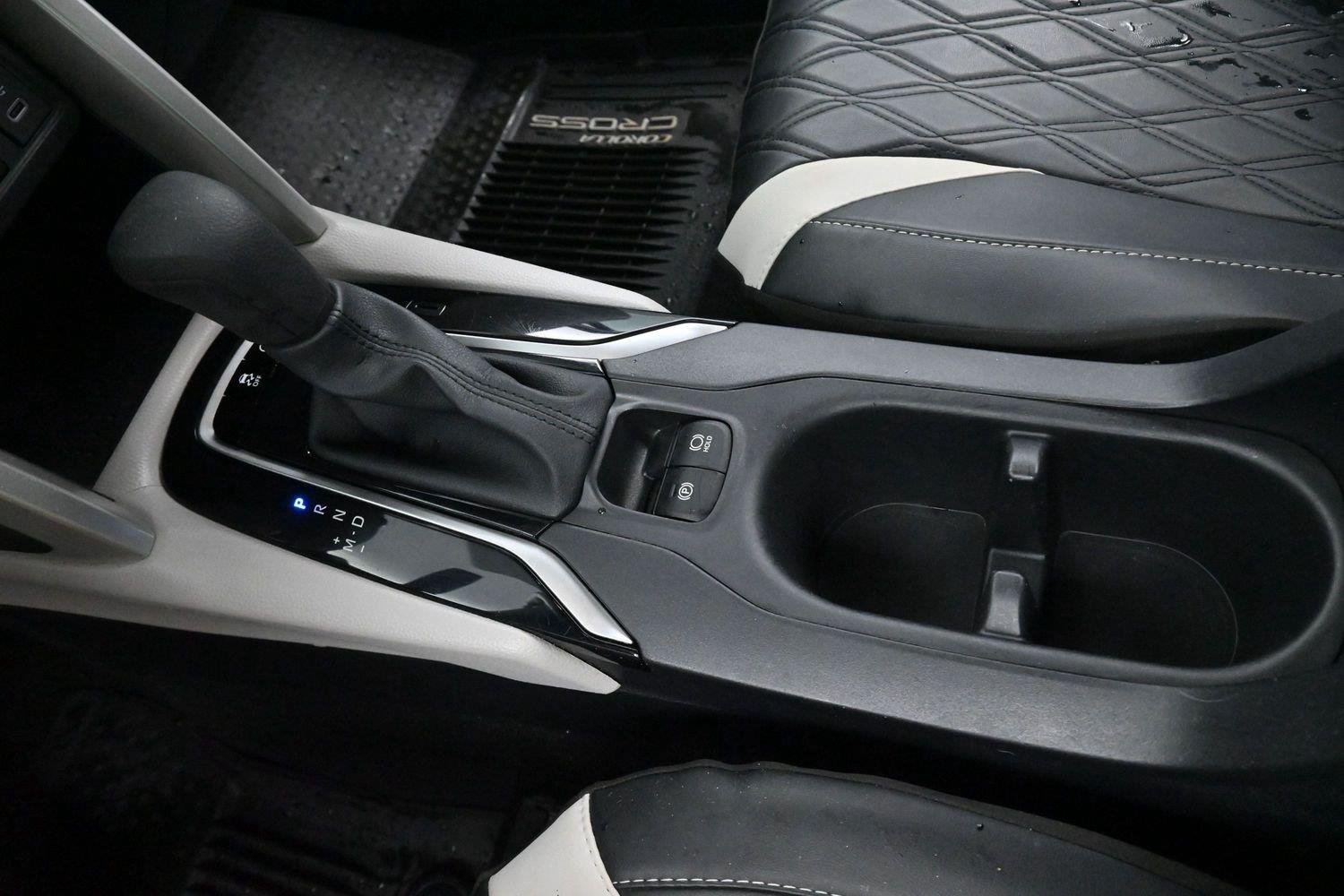Used 2024 Sonic Silver Toyota L image 24