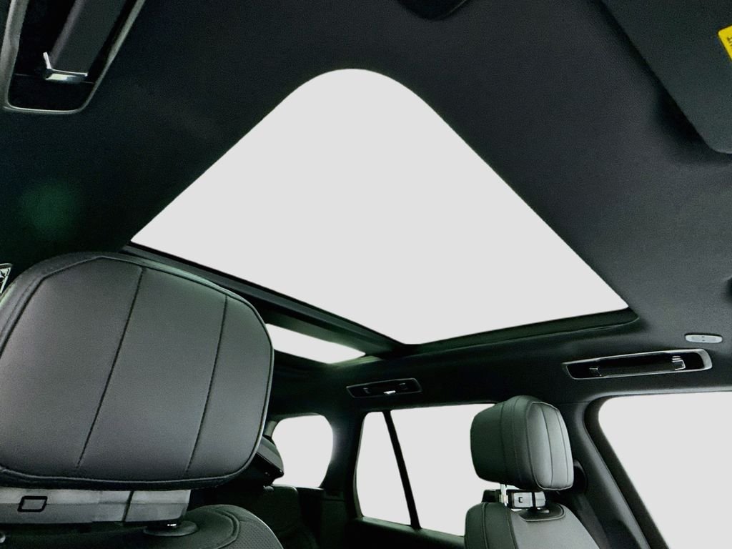 New 2026 Santorini Black Land Rover SE image 18