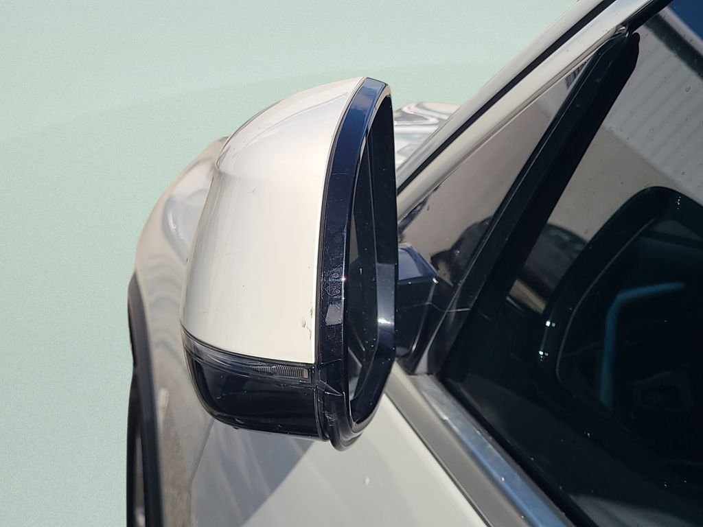 Used 2020 White BMW sDrive40i image 7