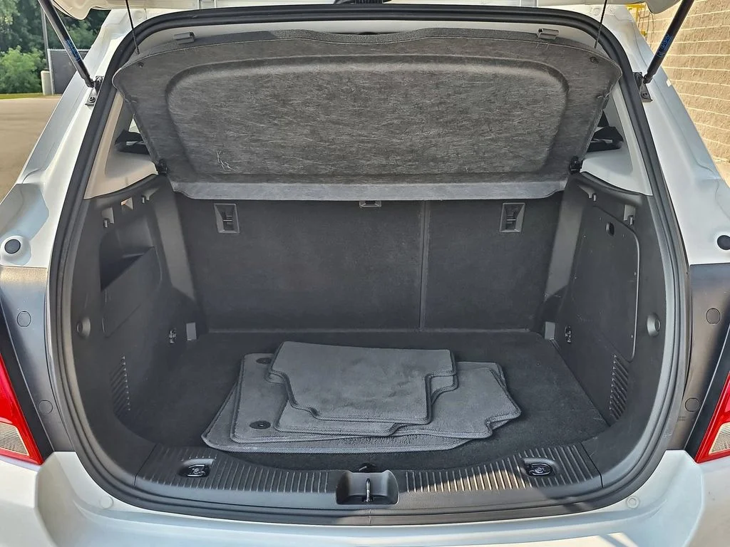 Used 2020 White Chevrolet LT image 27