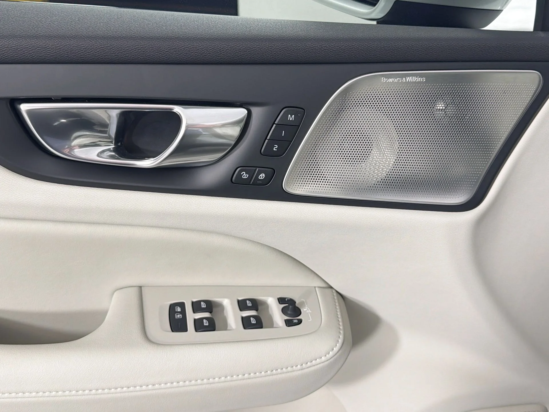 New 2026 Crystal White Volvo Ultra image 17