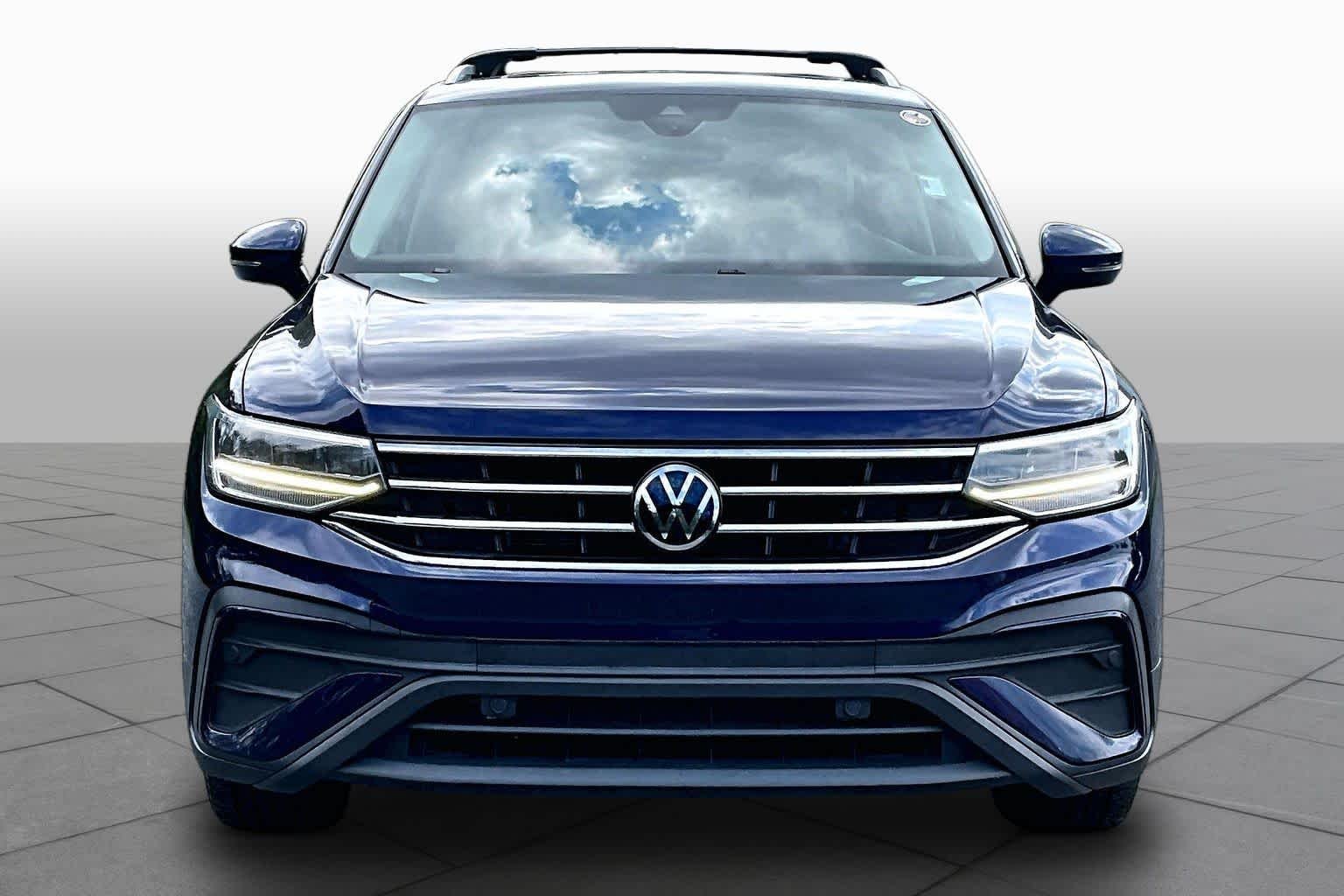 Used 2022 Atlantic Blue Metallic Volkswagen SE image 4