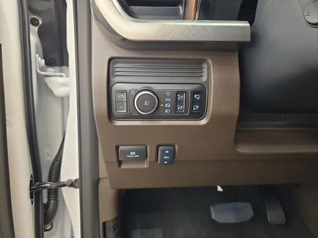New 2026 Star White Metallic Tri-Coat Ford F-250® King Ranch® image 44